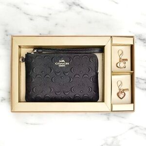 💕NIB COACH Signature Leather Black Wristlet with two Gold Coach Charms💕
